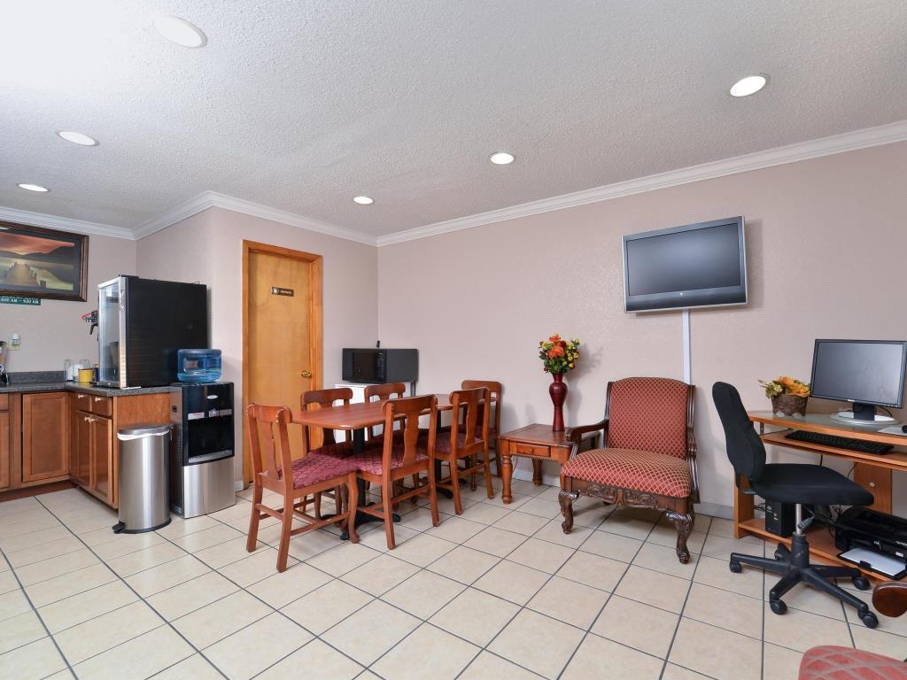 Americas Best Value Inn-Indianola Exterior photo