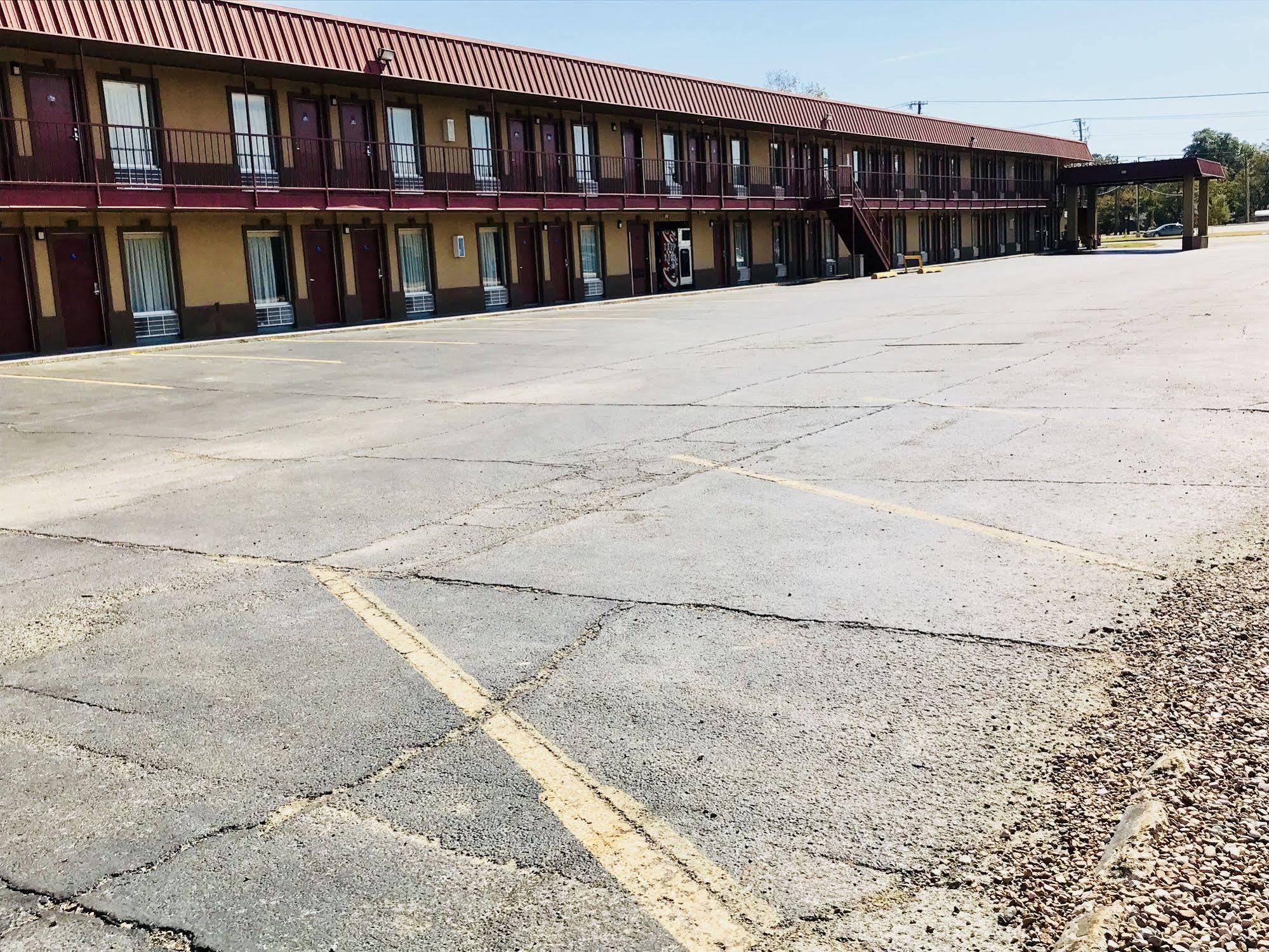 Americas Best Value Inn-Indianola Exterior photo