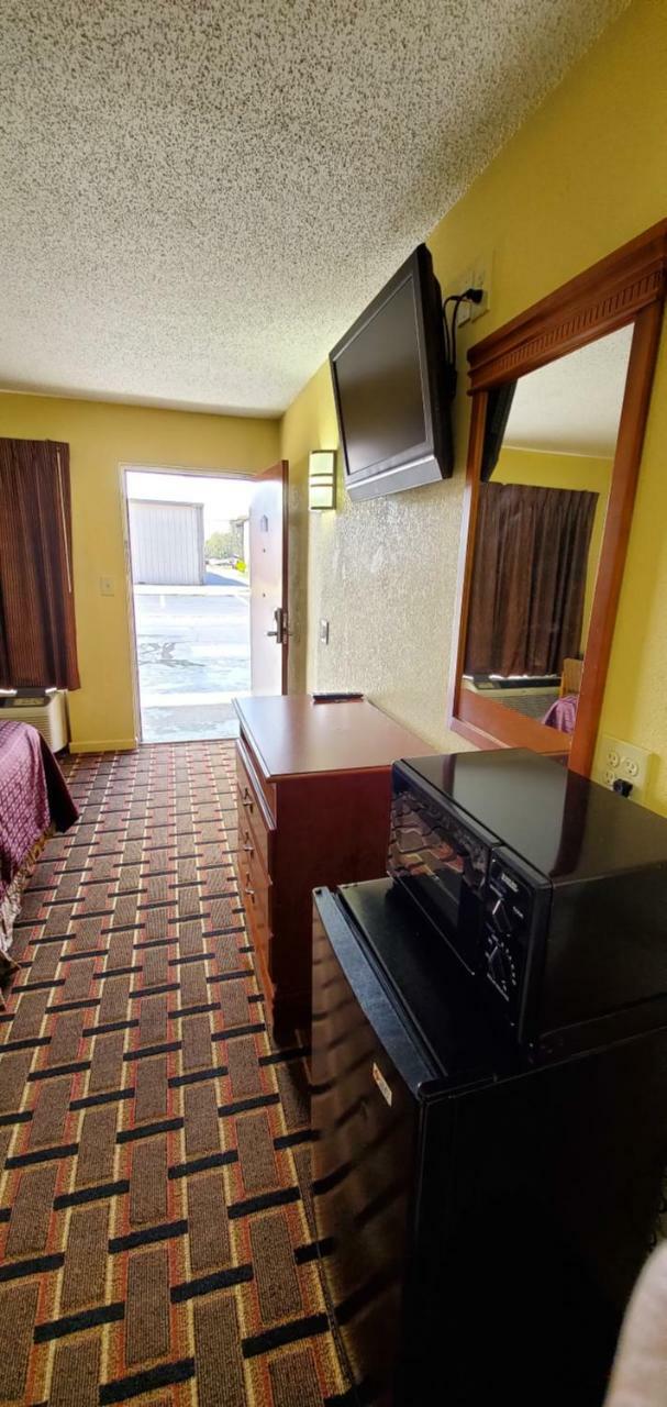 Americas Best Value Inn-Indianola Room photo