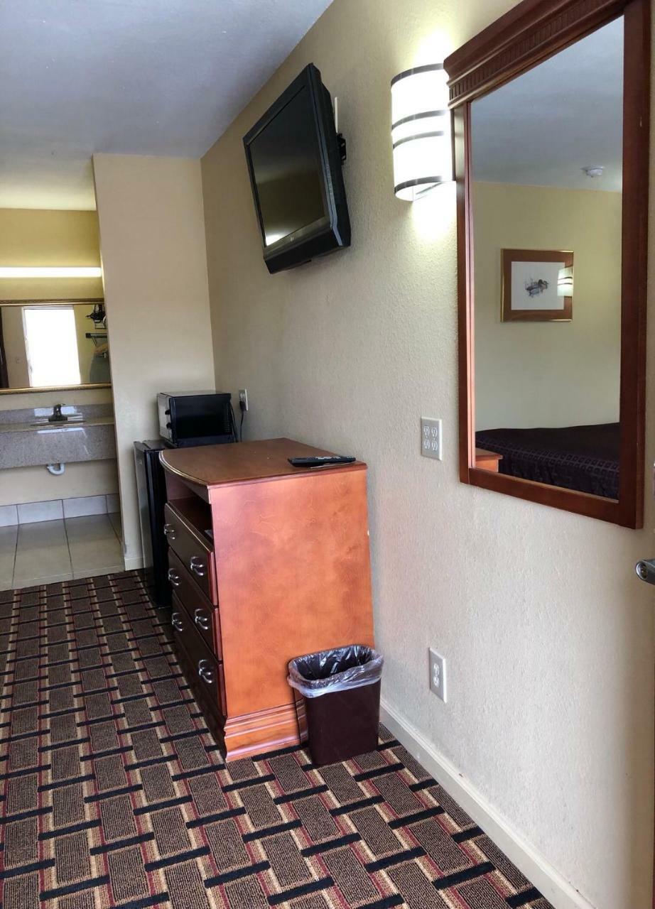 Americas Best Value Inn-Indianola Exterior photo