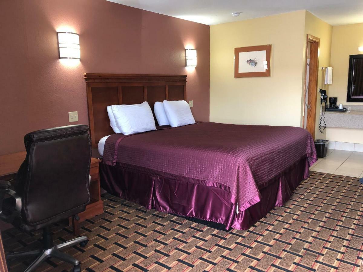 Americas Best Value Inn-Indianola Exterior photo